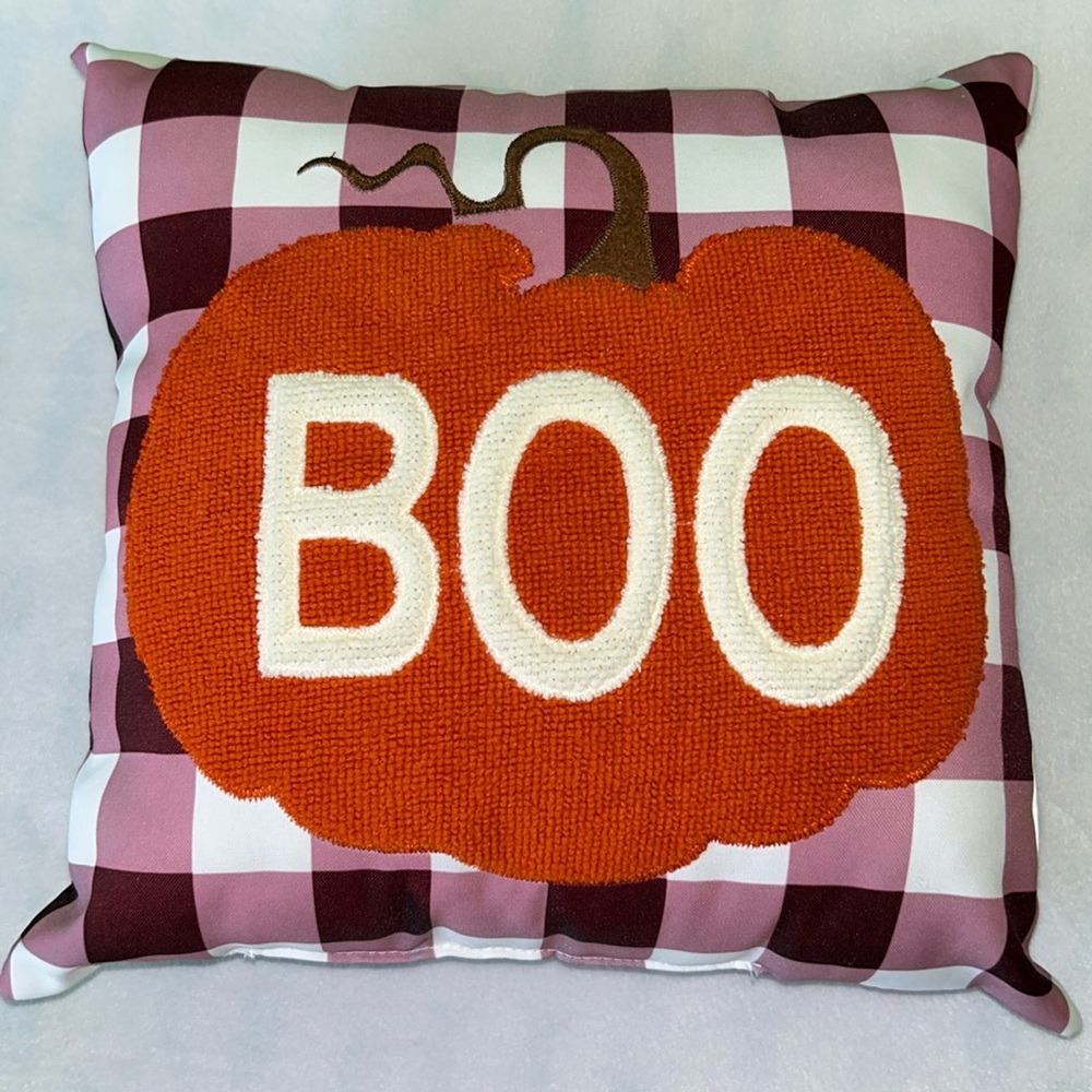 ⛱️LAST CHANCE⛱️ “BOO” Pumpkin Throw Pillow